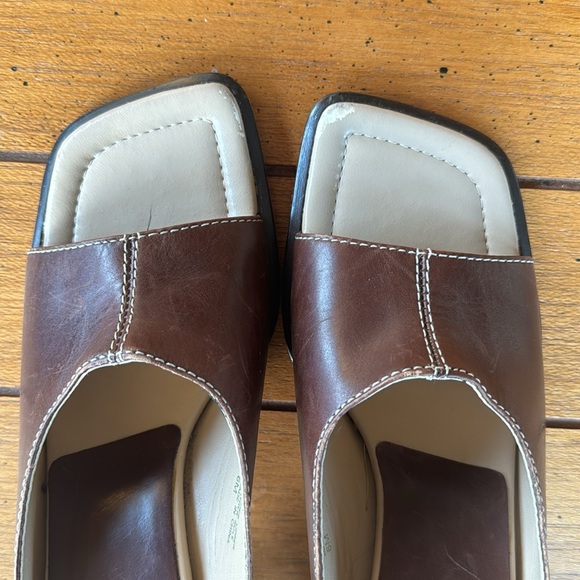 Joan & David Circa Leather Heels - size 6 - Picture 9 of 9